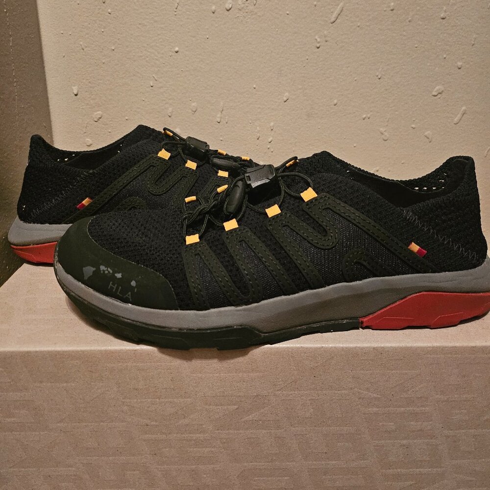 Like NEW Olukai - 6.5